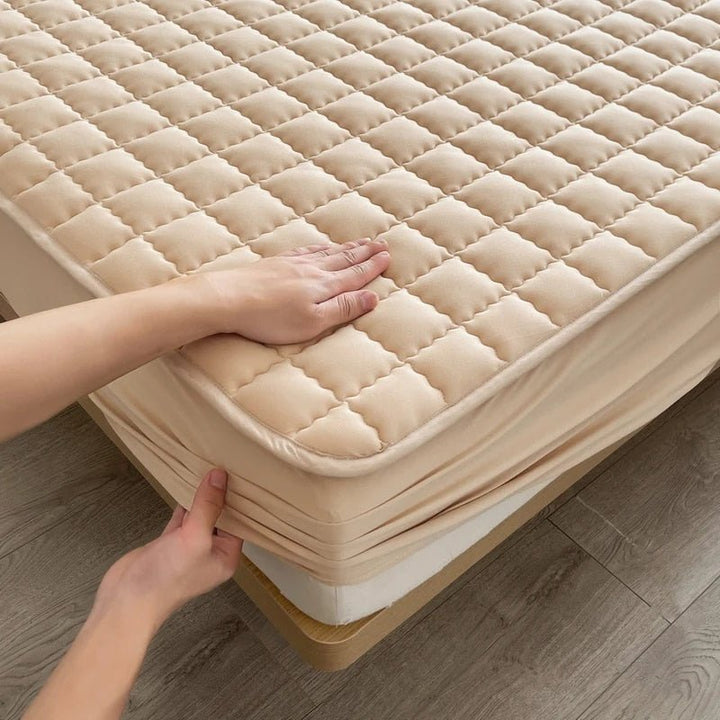 Detail van ademende matrashoesstof, toont hygiënische bescherming en zachtheid voor een comfortabele nachtrust.