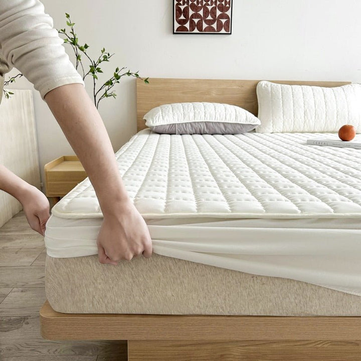 Duurzame, onderhoudsvriendelijke matrashoes die je bed fris en hygiënisch houdt, ideaal voor een gezonde slaap.