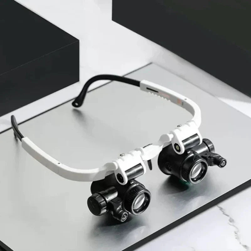 Witte vergrootglas bril met LED-verlichting voor precisiewerk, hobby en reparatie. Verstelbare lenzen optiek.