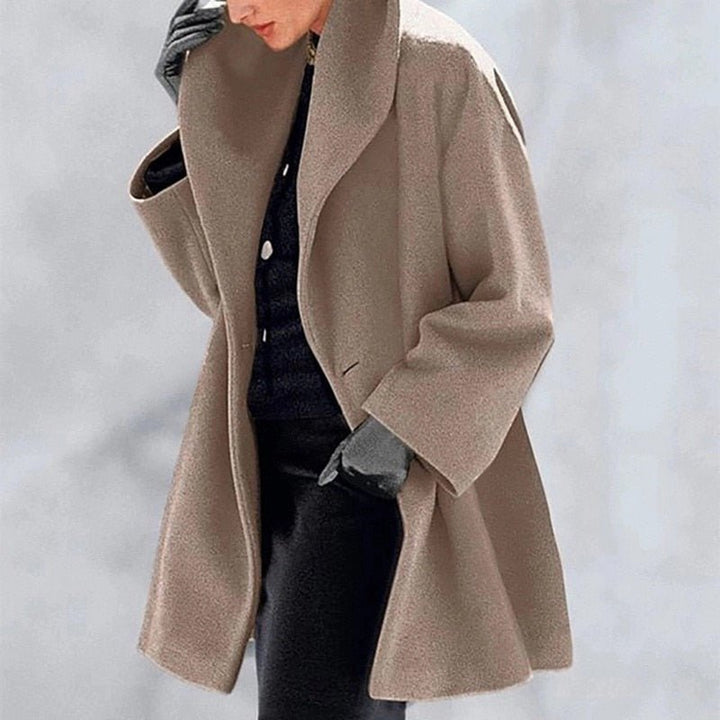 Luxe dames wolmix jas Mila, perfect als elegante winterjas met brede kraag en comfortabele pasvorm.