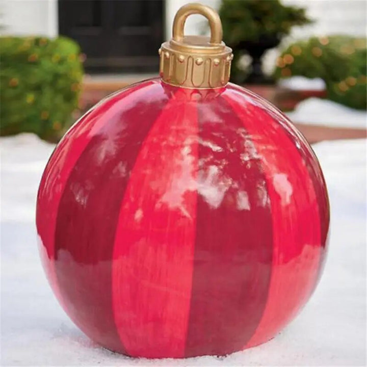 Jumbo kerstballen liggend in de sneeuw, onbreekbare en weerbestendige tuinversiering.