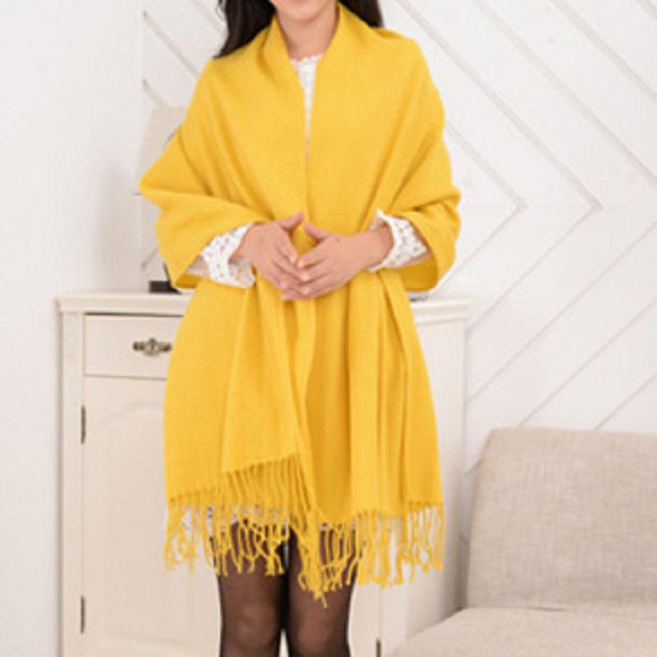 Moderne damesmode winteraccessoire: geruite sjaal
