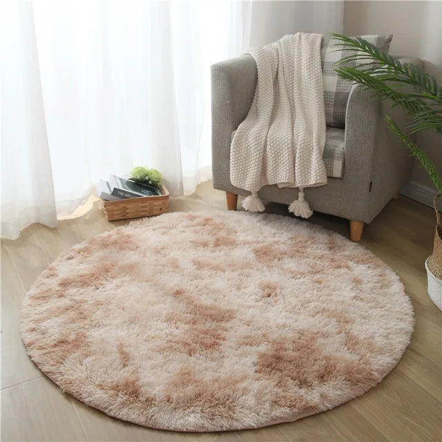 Comfortabel zacht pluche rond vloerkleed, ideaal als decoratie en woonaccessoire in elk interieur.