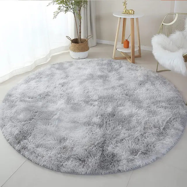 Luxe zacht pluche rond vloerkleed, een stijlvolle woonaccessoire die comfort toevoegt aan uw interieur.