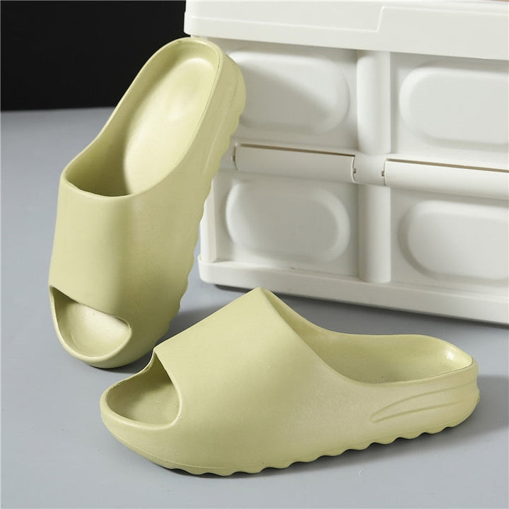 Zachte dames comfort slippers, stijlvolle cloud slides perfect voor thuis, strand of zomerse dagen. Ultiem comfort.