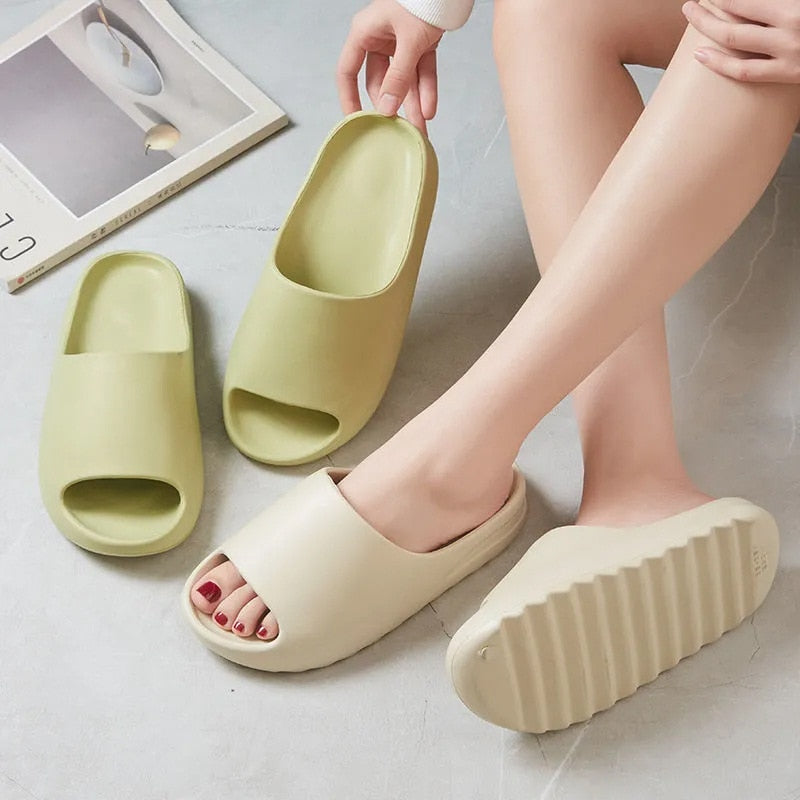 ElliesSlippers dames instappers, ultra-comfortabele cloud slides met ergonomisch zacht voetbed. Lichtgewicht.