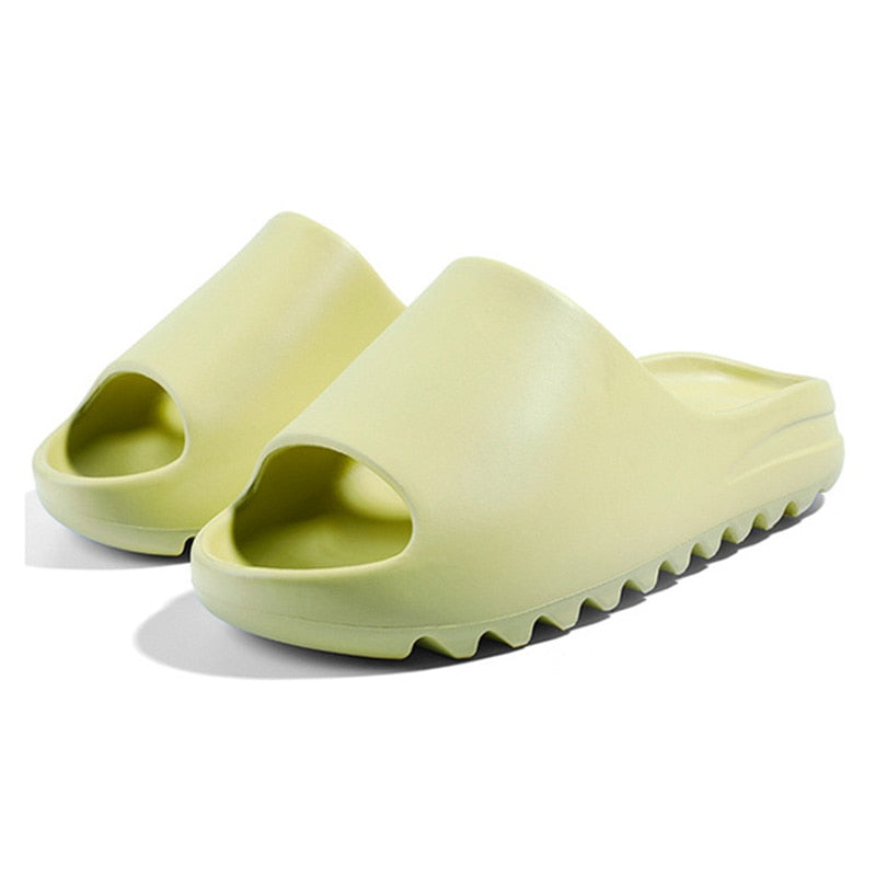 Moderne dames instappers, zachte cloud slippers met ergonomisch design, perfect voor relaxen of uitjes.