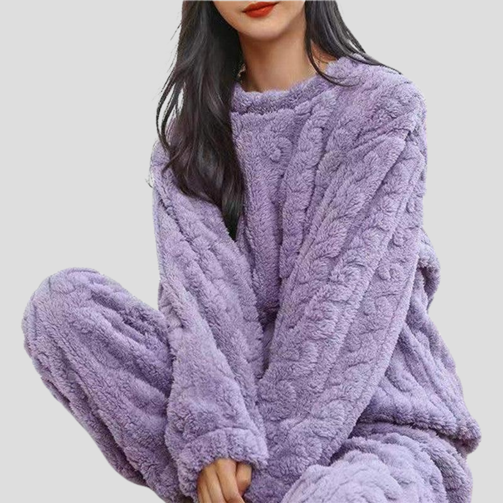 Heerlijk zachte en warme fleece pyjamaset voor vrouwen, ideaal voor comfortabele ontspanning als binnenkleding.
