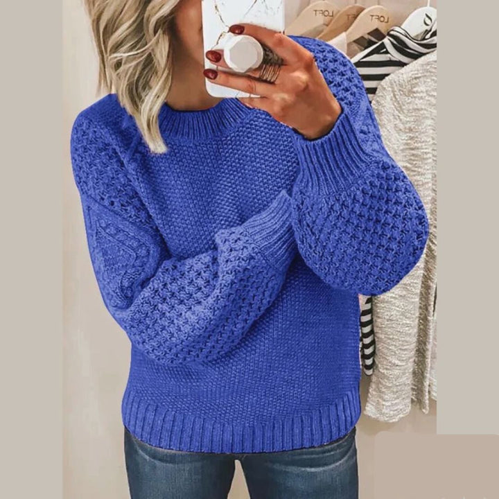 "Zachte gebreide damestrui in neutrale tinten, stijlvol en warm, perfect voor winter. Tijdloos design."
