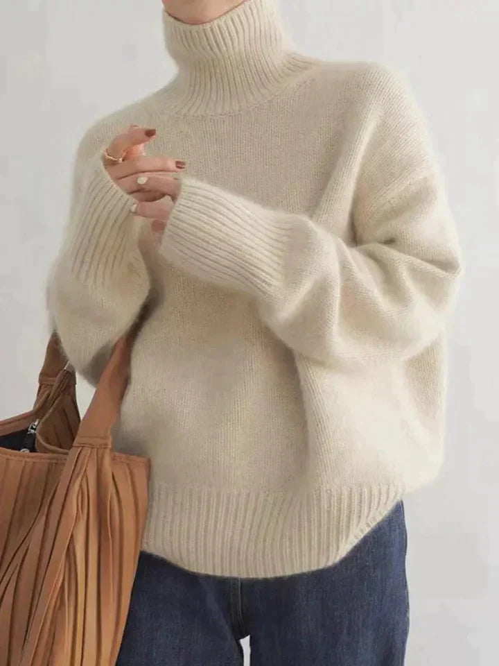 Opgevouwen Hoymans dames kasjmier coltrui, straalt comfort, warmte en luxe uit. Ideale winterkleding.