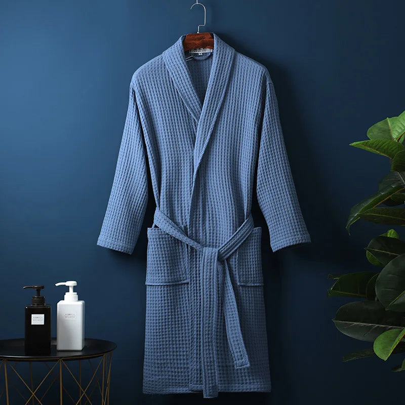 Stijlvolle badjas van 100% katoen, unisex model, ideaal voor een relaxte dag thuis.