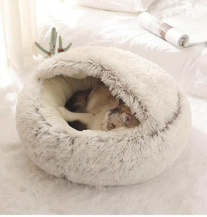 Grijze pluche dierenmand, een warme en comfortabele slaapplek voor katten en honden.