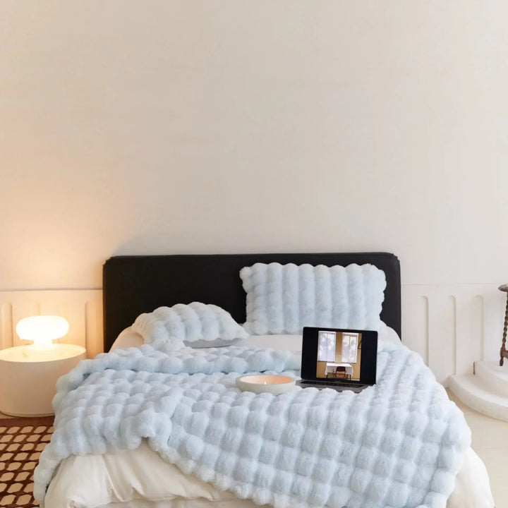 Heerlijk zachte pluche winterdeken, perfect om warm te blijven op de bank of bed.