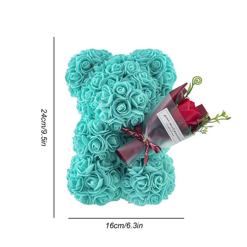 Romantische decoratie: zachte teddybeer knuffel met sierlijke bloem, symboliseert liefde en genegenheid.