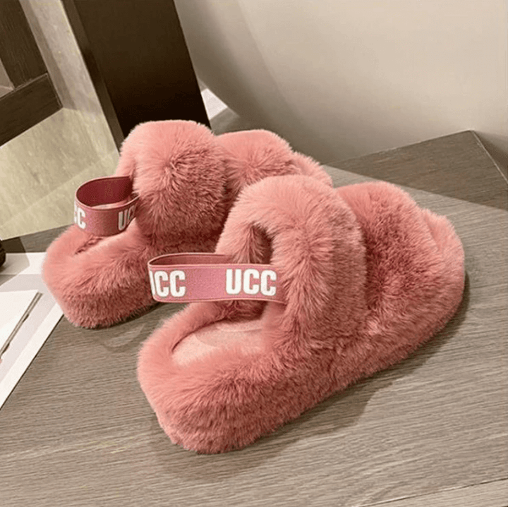 Stijlvolle roze winterslippers voor dames, met zachte pluizige voering voor comfort binnen- en buitenshuis.