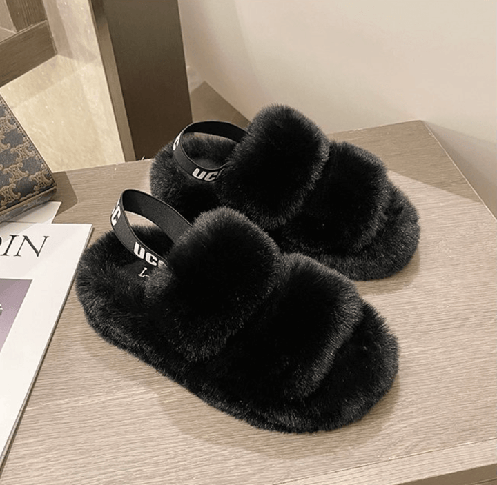 Comfortabele dames instap slippers, pluizig en warm, ideaal als huisschoenen voor koude winterdagen.