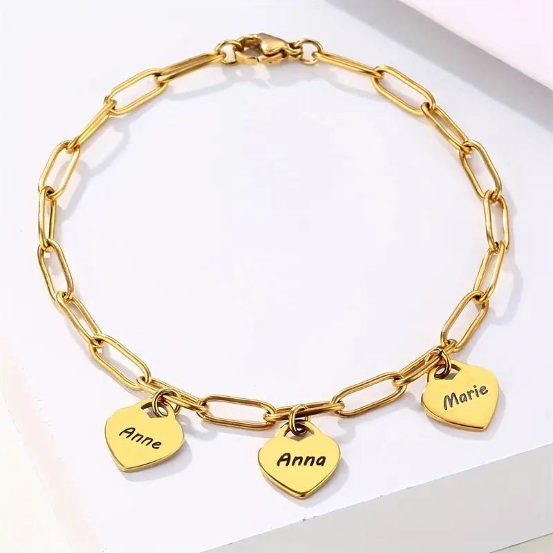 Stijlvolle gegraveerde hartjes damesarmband, tijdloos en persoonlijk.