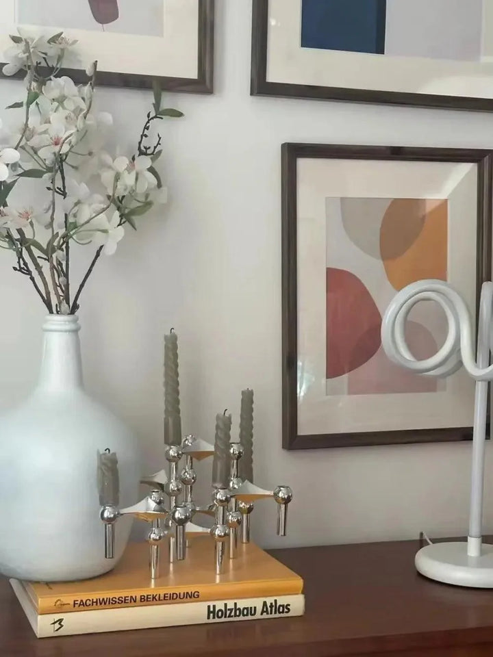 "Zilveren Nordic moleculaire kaarsenhouder, modern design met elegante metalen structuur voor stijlvolle interieurdecoratie."