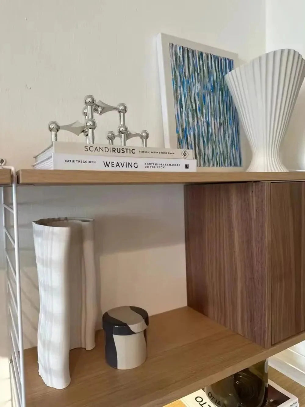"Zilveren Nordic moleculaire kaarsenhouder, modern design met elegante metalen structuur voor stijlvolle interieurdecoratie."