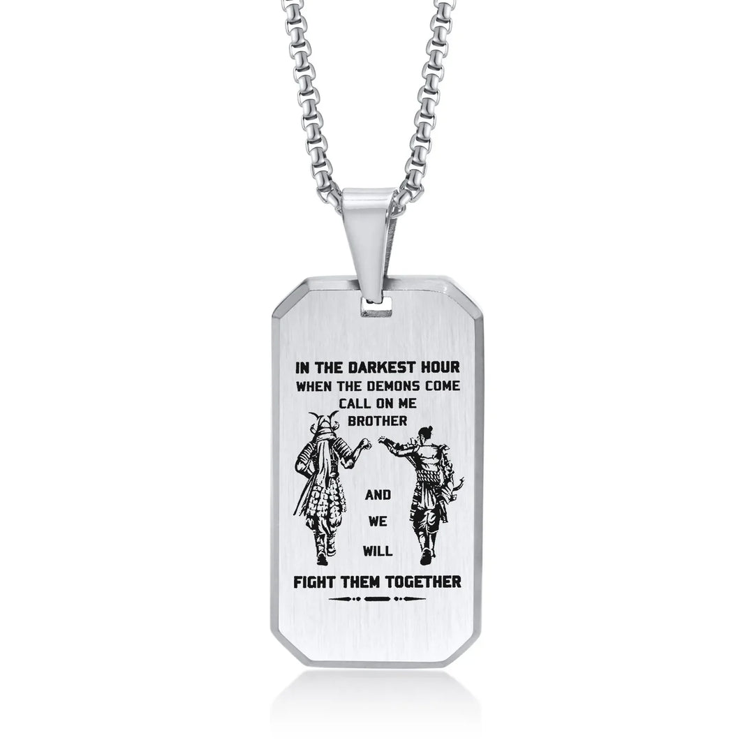 Ideaal cadeau voor broer: een gepersonaliseerde heren dog tag ketting, een tijdloos broederschapssymbool.