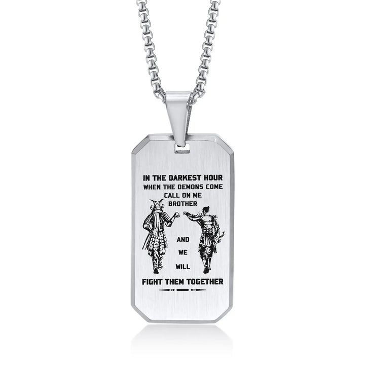Ideaal cadeau voor broer: een gepersonaliseerde heren dog tag ketting, een tijdloos broederschapssymbool.