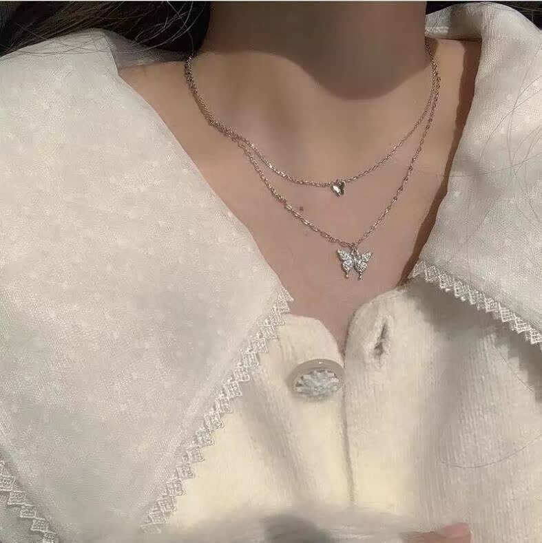 Dames sieraad: Prachtige zilverkleurige vlinderketting, perfect voor elke gelegenheid.