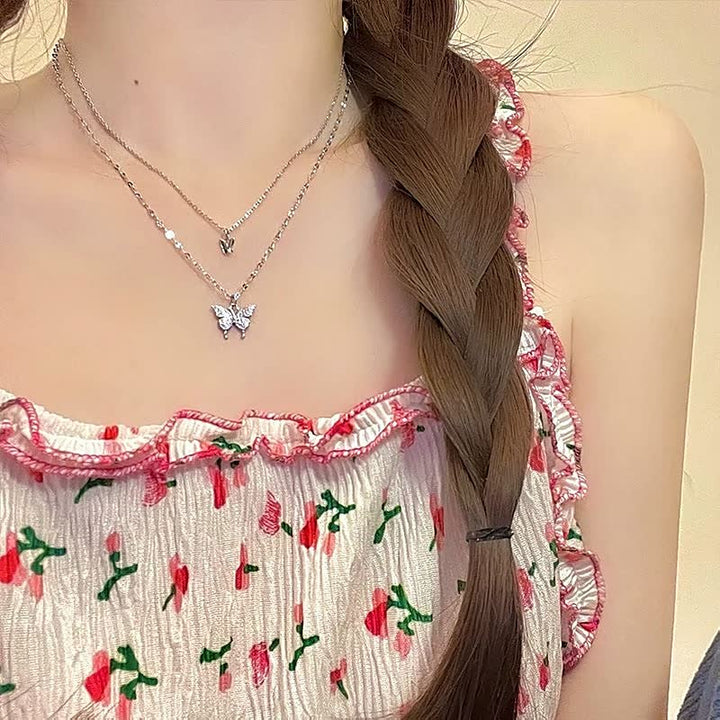 Zilverkleurige vlinderketting als cadeau voor dames, elegant en van hoge kwaliteit.