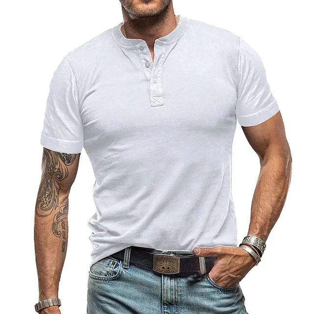 Modern heren henley T-shirt, combineert stijl met ultiem comfort voor casual zomerlooks.