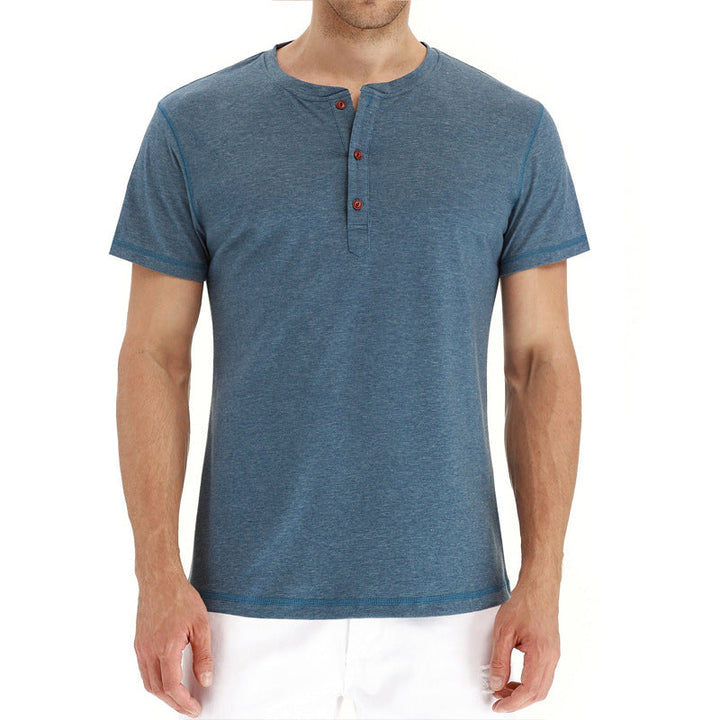 Casual heren zomer t-shirt van zacht katoen, met knoopsluiting voor een relaxte look.