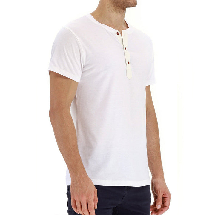 Casual heren zomer t-shirt met drieknoopsluiting, perfect voor een relaxte en modieuze look.