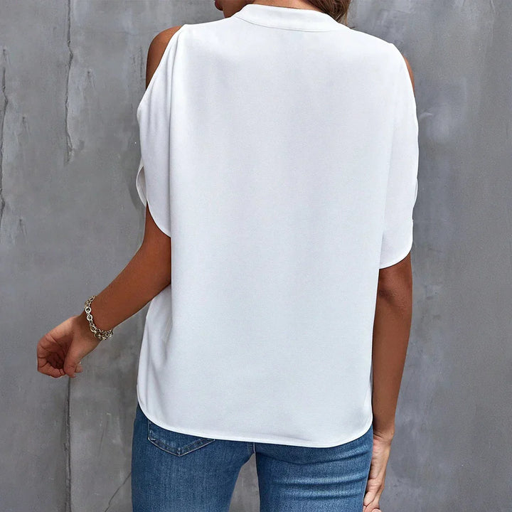 "Zomerse blouse dames met korte mouwen, slanke pasvorm, licht en ademend materiaal voor casual chique look."