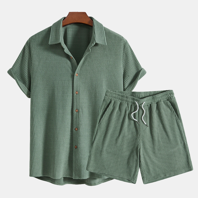 Ademende heren loungeset 'Lenn' met wafelstructuur, poloshirt en short, ideaal voor zomerse vrije tijd.