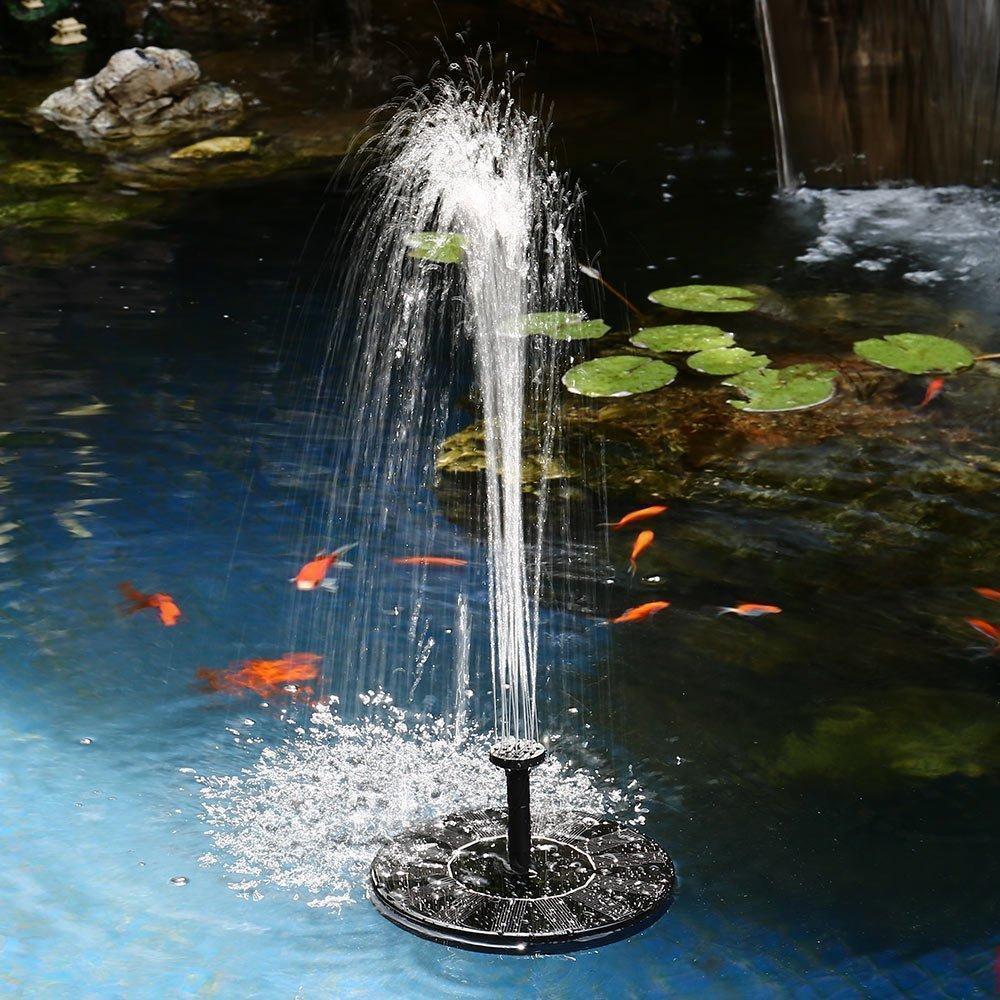 Zonne-energie fonteinpomp voor vijver en tuin. Drijvend waterornament.