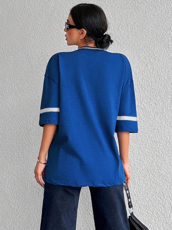 Comfortabel zwart oversized dames honkbalshirt. Zacht materiaal voor een relaxte, trendy casual stijl.