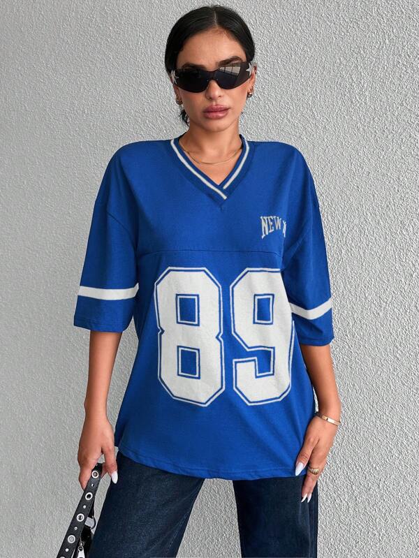 Trendy oversized dames honkbalshirt in zwart. Perfect voor een moderne, sportieve en casual outfit.