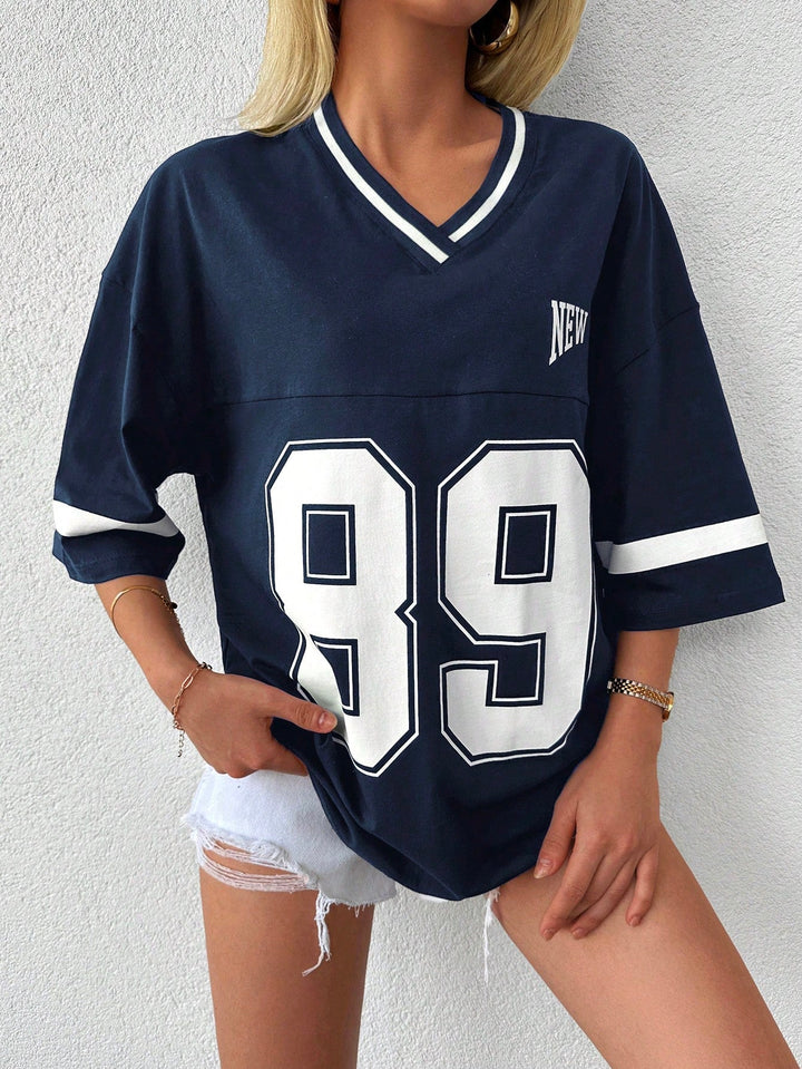 Veelzijdig zwart oversized dames honkbalshirt. Comfortabel en trendy, geschikt voor diverse casual outfits.