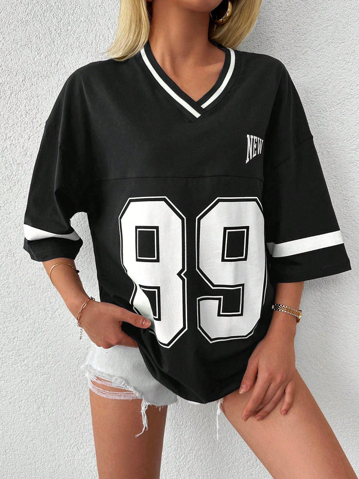 Dames oversized honkbalshirt in zwart. Een comfortabele en trendy keuze voor een sportieve, casual stijl.