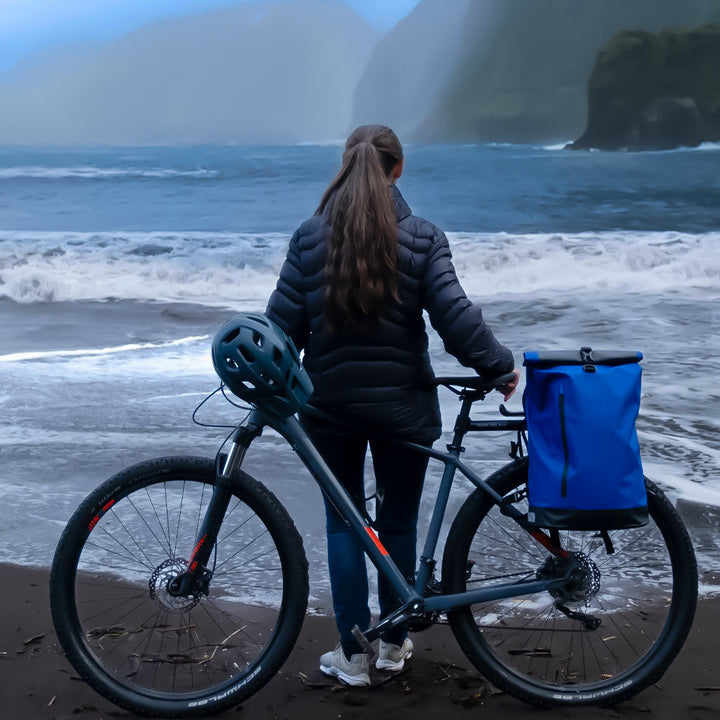 Grote rolltop rugzak met fietstas functie, perfect voor studenten en forenzen met laptop.