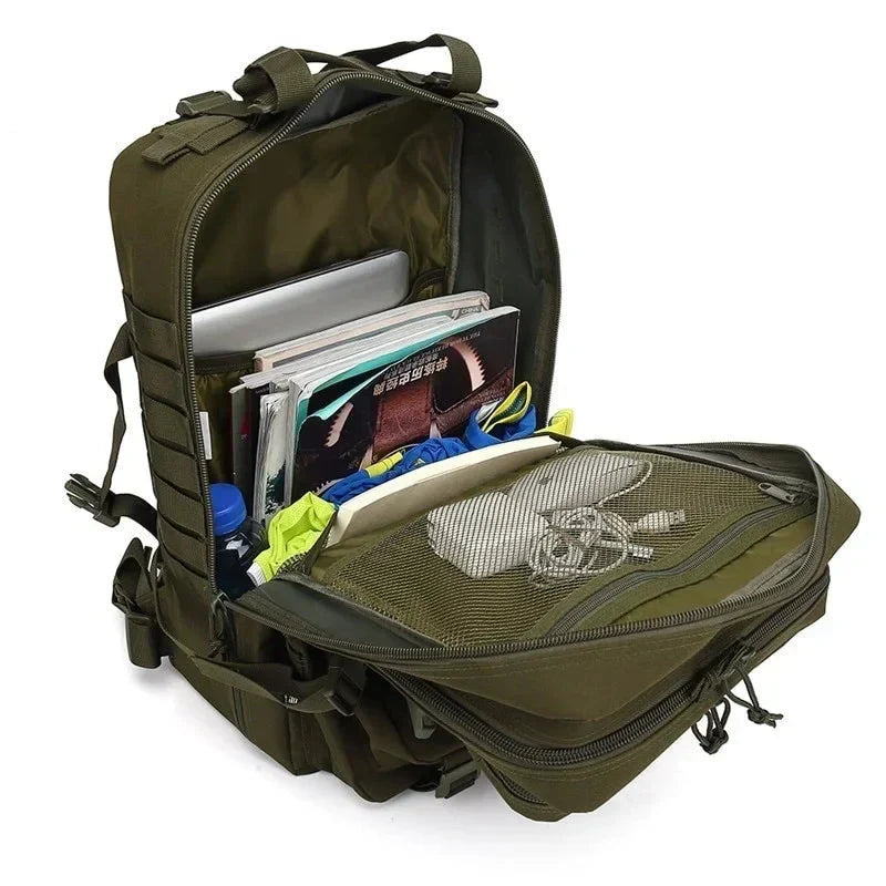Multifunctionele 50L waterdichte backpack, tactisch design voor survival, wandelen en kampeeruitrusting.