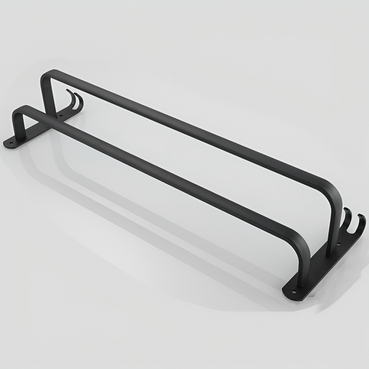 Detailopname van de zwarte aluminium handdoekhouder met stevige haken voor badkameraccessoires.