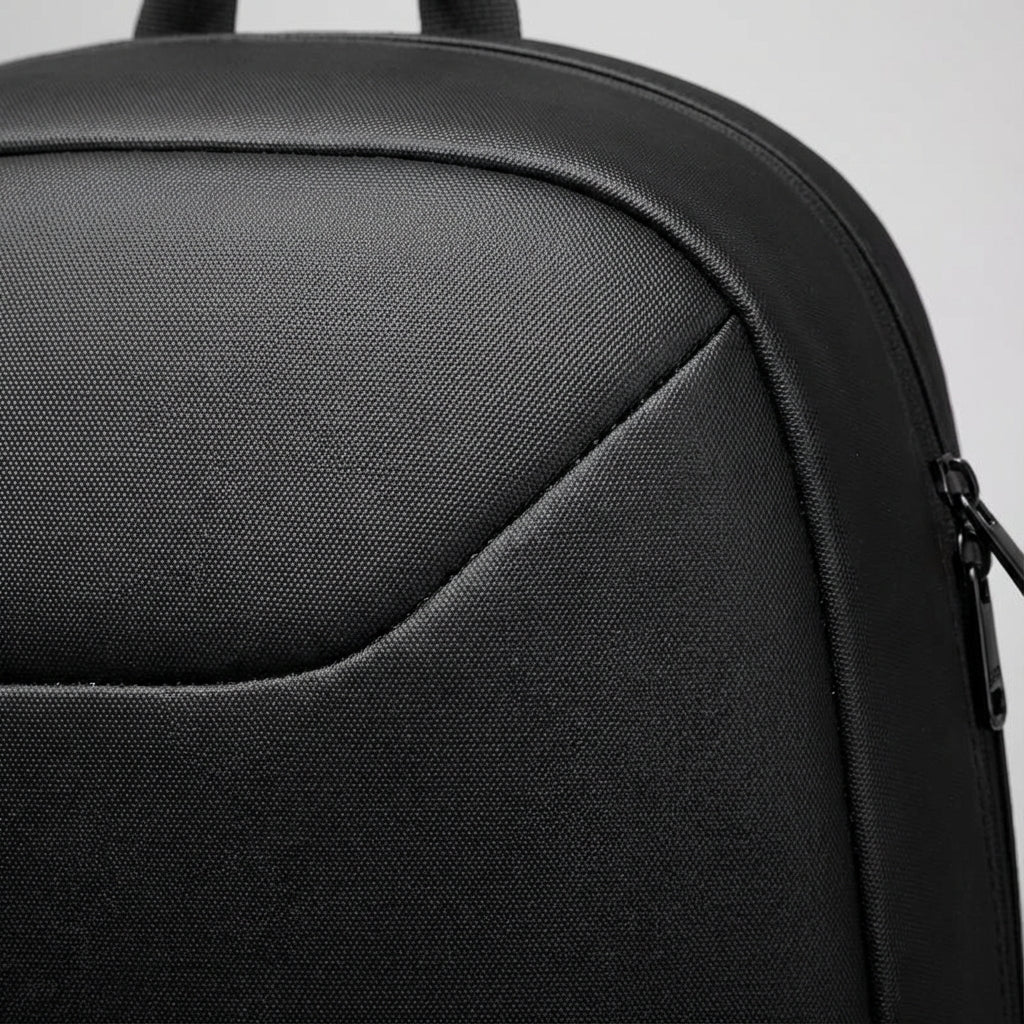 Handige anti-diefstal reisrugzak met USB-poort voor opladen. Comfortabel en veilig voor al je zakelijke benodigdheden.
