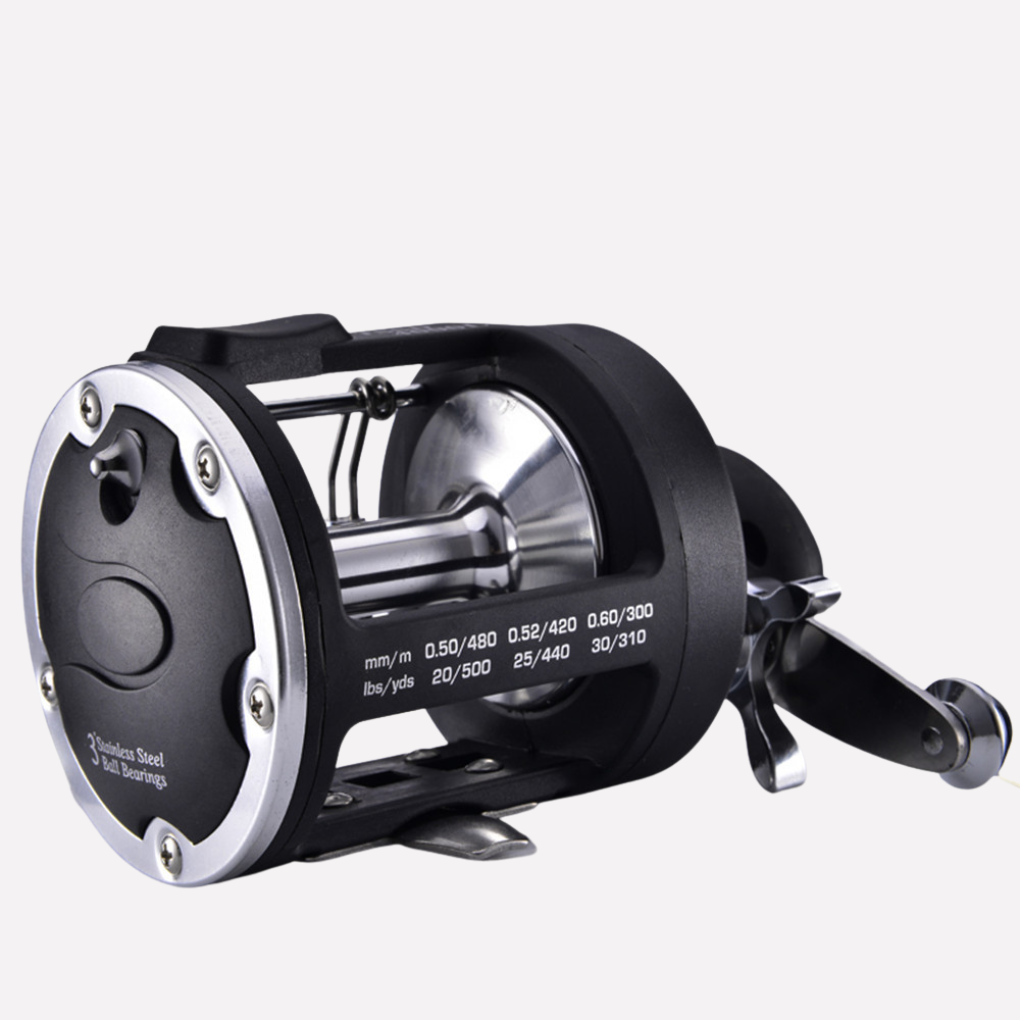 Zwarte baitcasting hengelmolen Model4000 voor nauwkeurig zoetwatervissen met kunstaas.