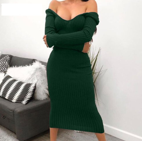 Vrouwelijke bodycon winterjurk, gebreid, accentueert het figuur, trendy en warm voor de koude dagen.