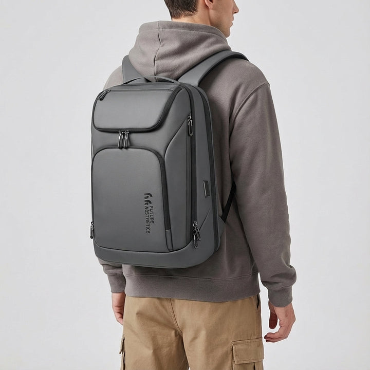 Veelzijdige waterdichte laptop rugzak ChargeRover voor school, werk en reizen. Biedt optimale bescherming en comfort.