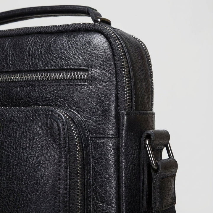 Heren leren crossbody tas met compact design en meerdere vakken voor optimale organisatie, EnduraBag.