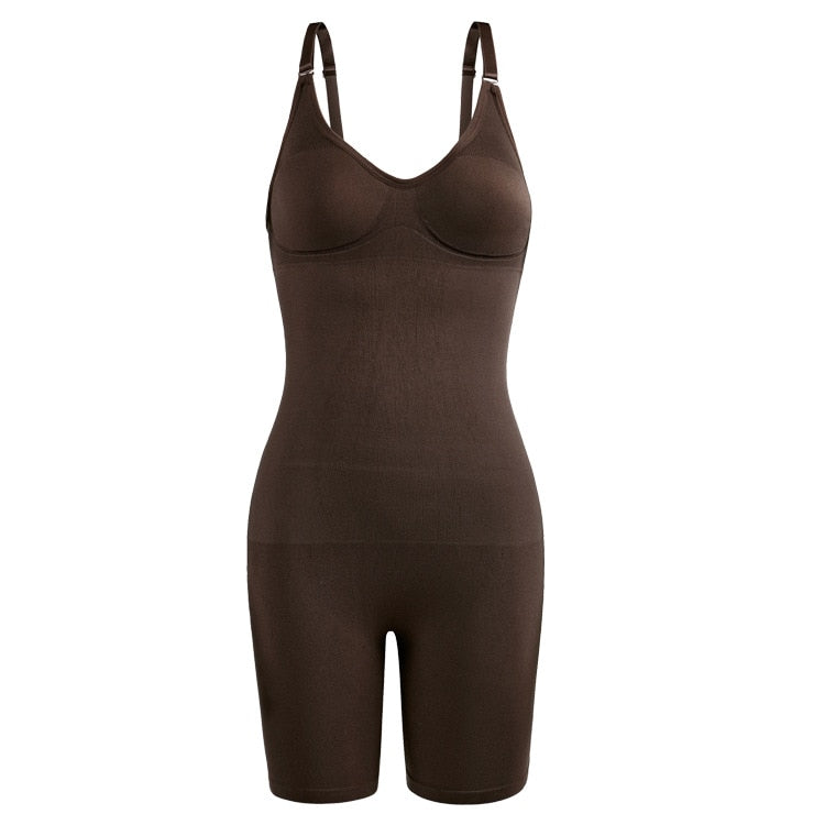 Dames shapewear bodysuit in beige, zorgt voor een slanke taille en liftend silhouet. Naadloze, figuurvormende onderkleding.