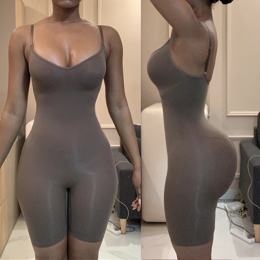 Zwarte corrigerende bodysuit voor dames, accentueert de taille en lift de billen. Naadloze onderkleding voor een strakker figuur.