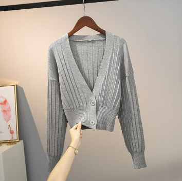 Warme herfstmode: Daisy's damestrui, een trendy sweater die comfort en stijl combineert.