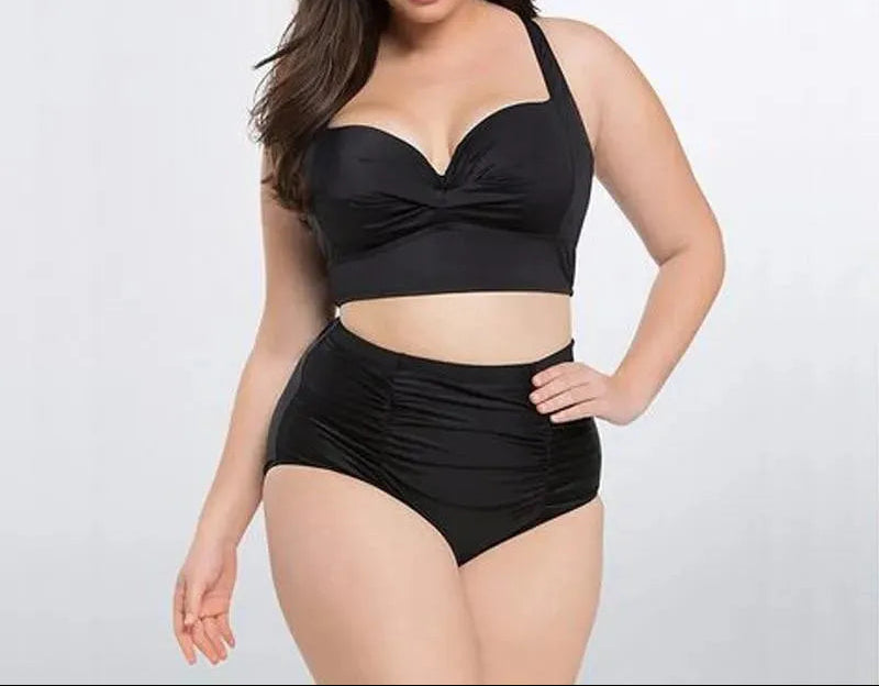 Elegante zwarte bikiniset voor dames met comfortabele haltertop en hoge taille zwembroekje.