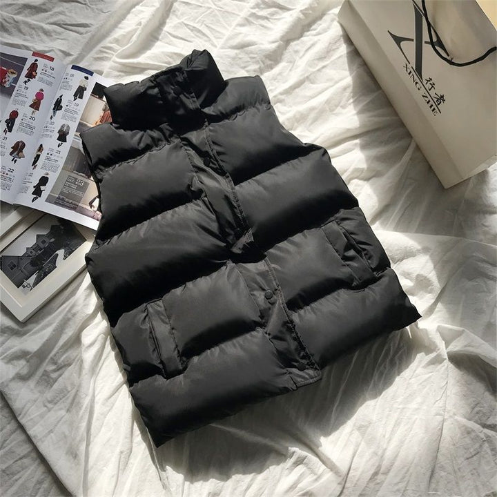 Dames bodywarmer Bo in zwart, warm en waterdicht. Veelzijdig mouwloos vest voor buitenkleding.